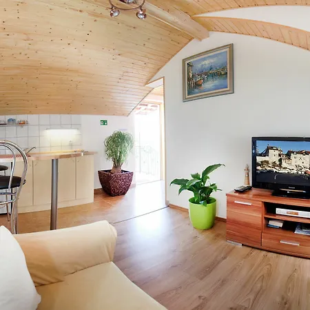 House Sandra Guest house 3*