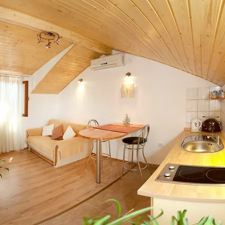 House Sandra 3*