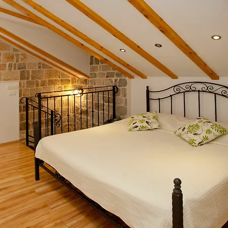 House Sandra 3*