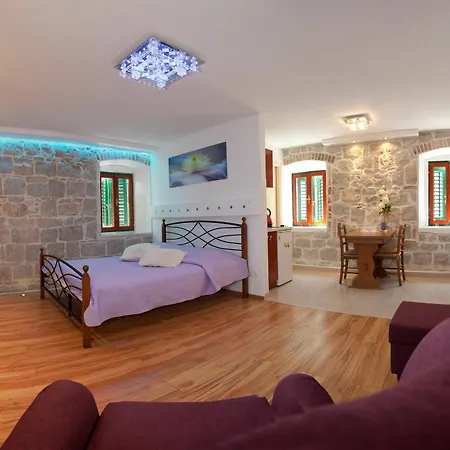 Guest house House Sandra 3*