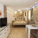 Konukevi House Sandra 3*