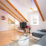 House Sandra 3* Split