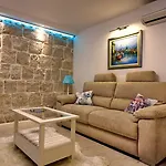 House Sandra 3* Split