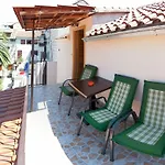Konukevi House Sandra 3*
