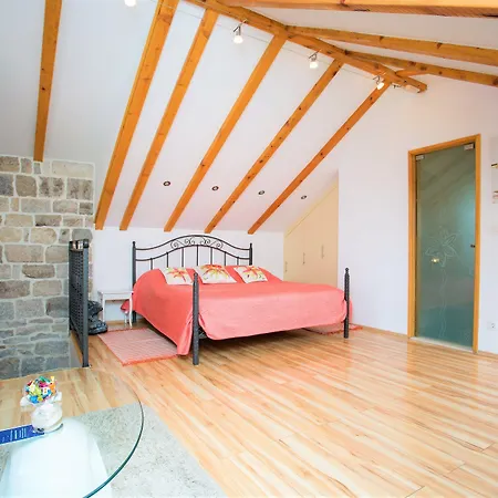 House Sandra 3*
