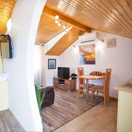 House Sandra 3*