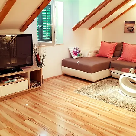House Sandra 3*