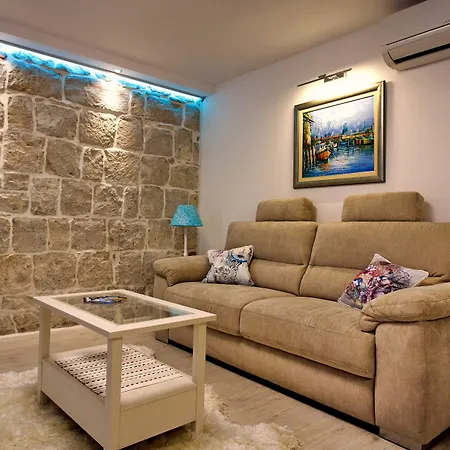 House Sandra 3* Split