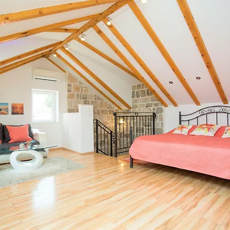 House Sandra 3*