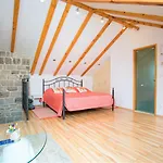 House Sandra 3*