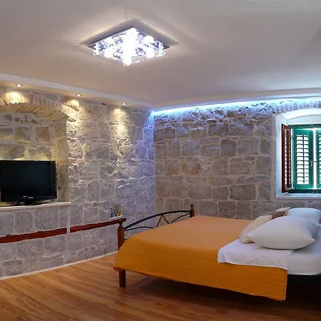 Konukevi House Sandra 3*