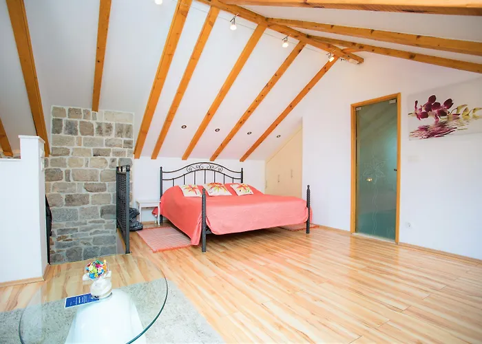 House Sandra 3*