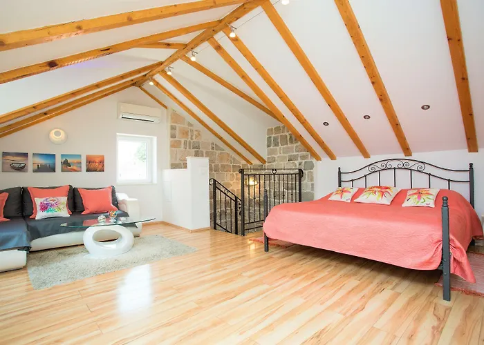 House Sandra 3*