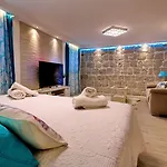 House Sandra Pensionat 3*